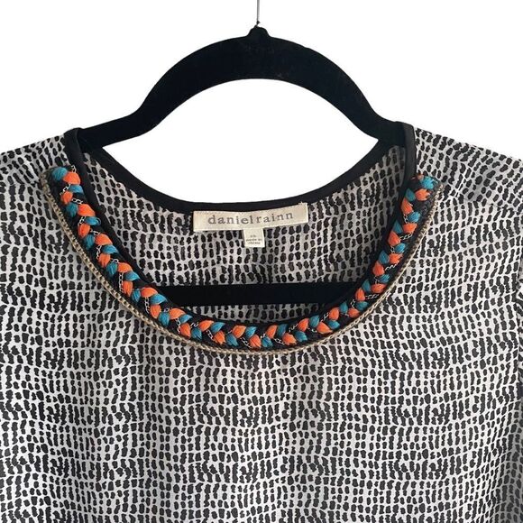 Daniel RAINN Black & White Short Sleeve Embellished Blouse XS - Picture 2 of 4